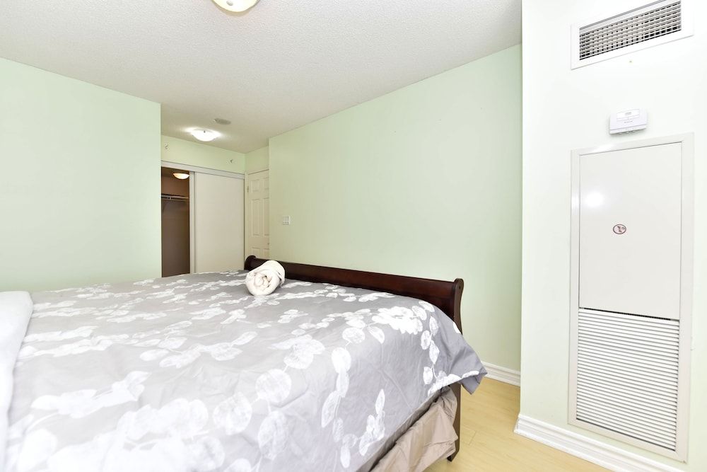 undefined Sarkar Suites - 3888 Duke of York Blvd 10