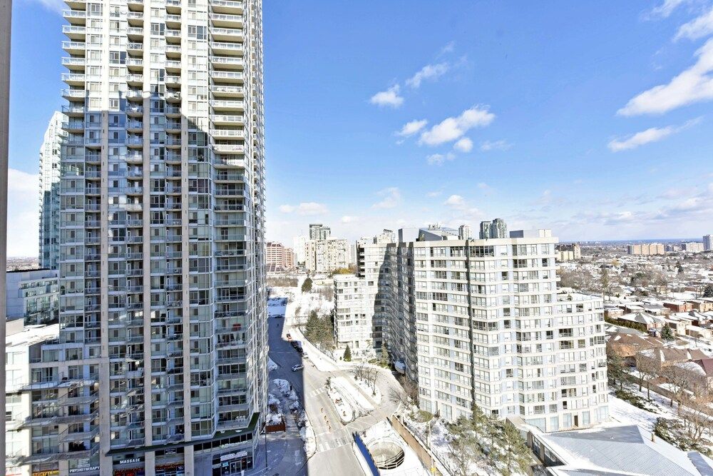 undefined Sarkar Suites - 3888 Duke of York Blvd 7