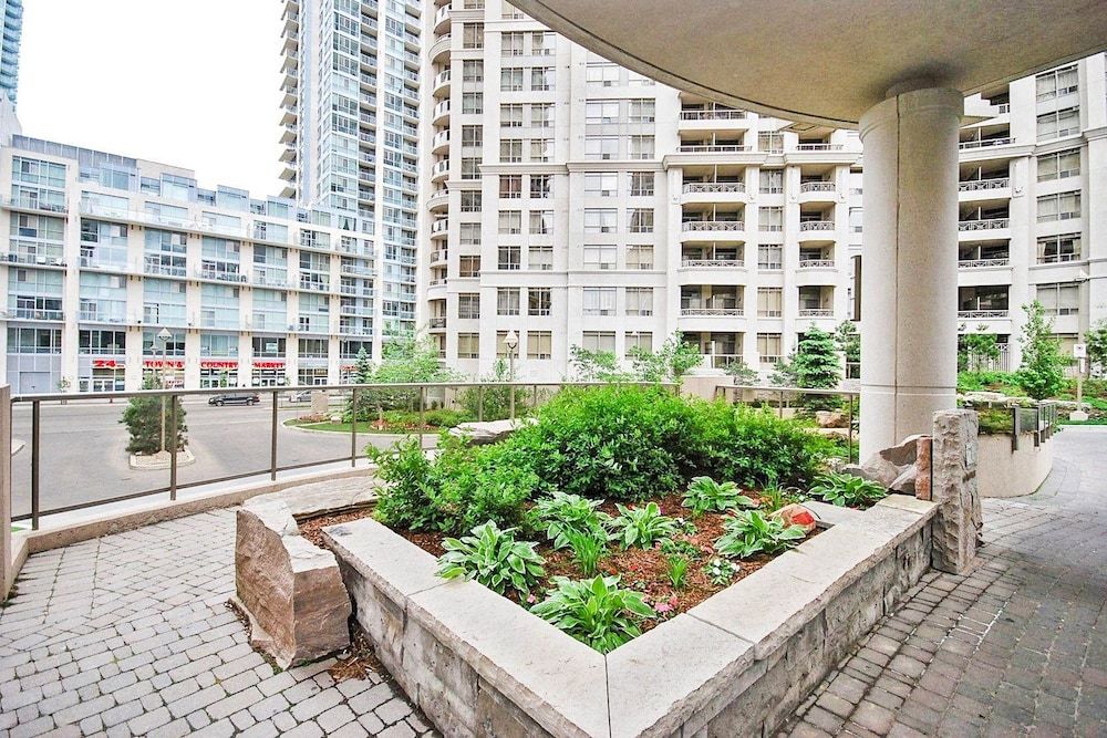 undefined Sarkar Suites - 3880 Duke of York Blvd 4