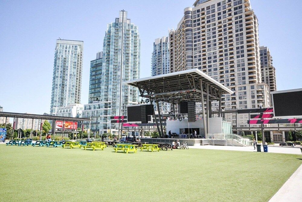 undefined Sarkar Suites - 3880 Duke of York Blvd 3