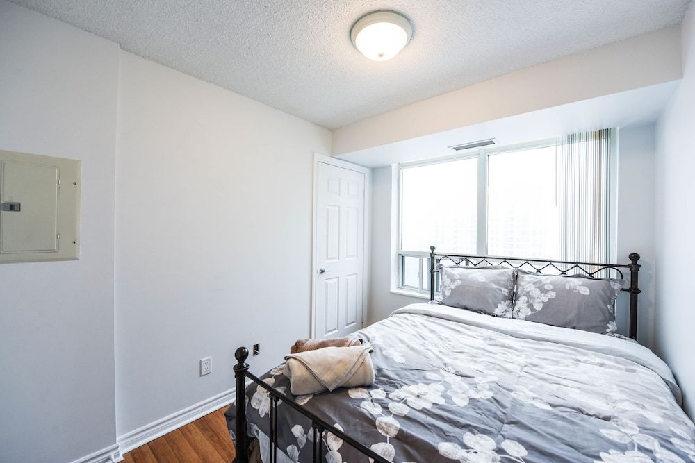 undefined Sarkar Suites - 3880 Duke of York Blvd 9