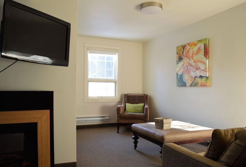 3 Pines Lodge Muskoka Krishna Suite 8