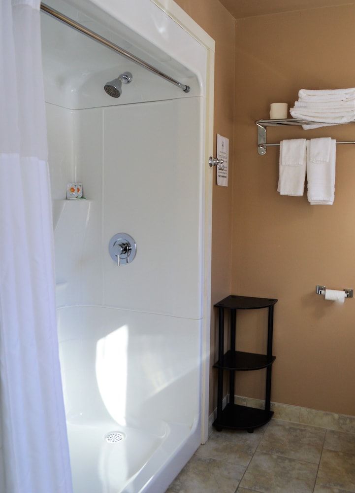 3 Pines Lodge Muskoka Krishna Suite 4