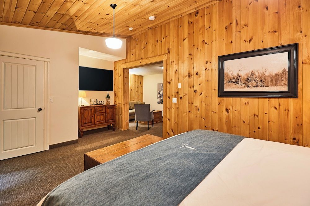 3 Pines Lodge Muskoka The Pine Suite 4
