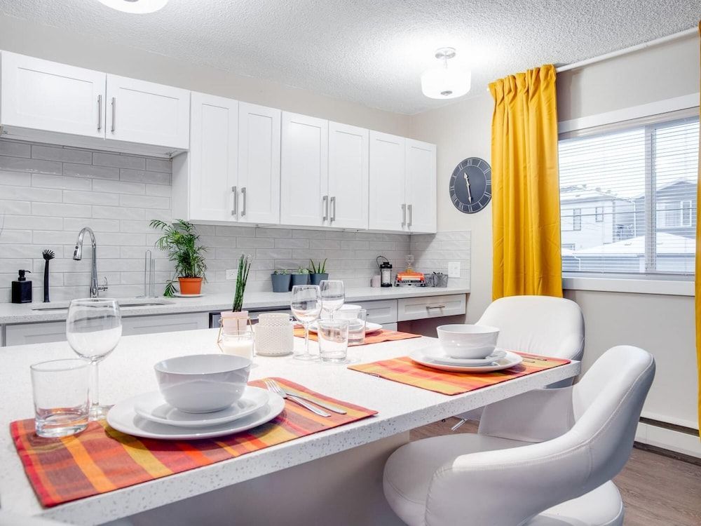 Gorgeous 2Br Condo w Parking Patio Coffee