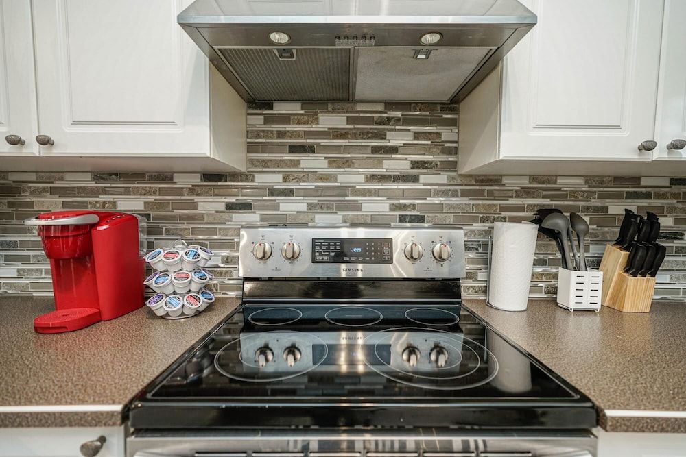 undefined Cozy Condo w Parking Wifi Coffee - 5min2stampede 4