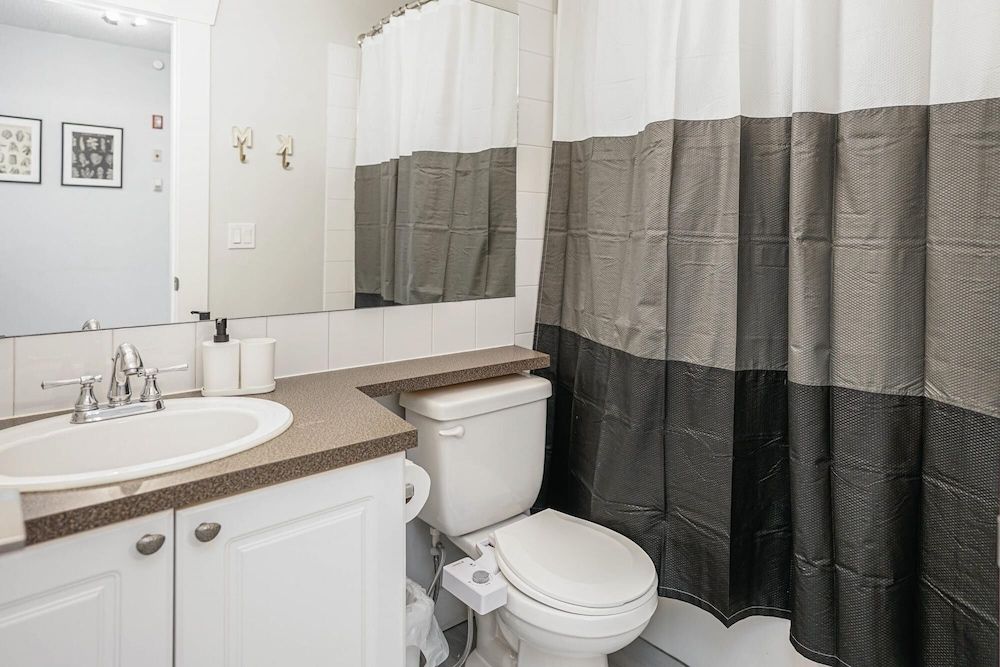undefined Cozy Condo w Parking Wifi Coffee - 5min2stampede 7