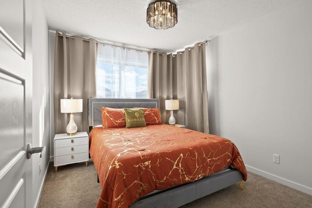 Elite Townhome, 3 Bedrooms, Balcony, Hill View