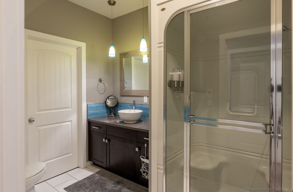 Stay549 Comfort Room, 1 Queen Bed 4