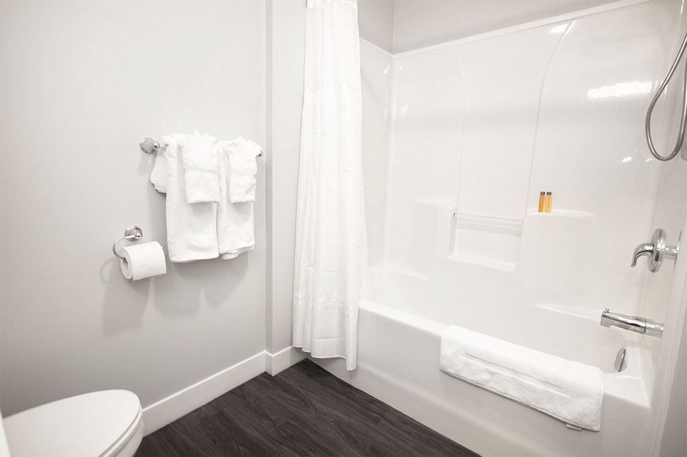 undefined Modern 3BR Unit on Jessie Ave With Insuite Laundry 6