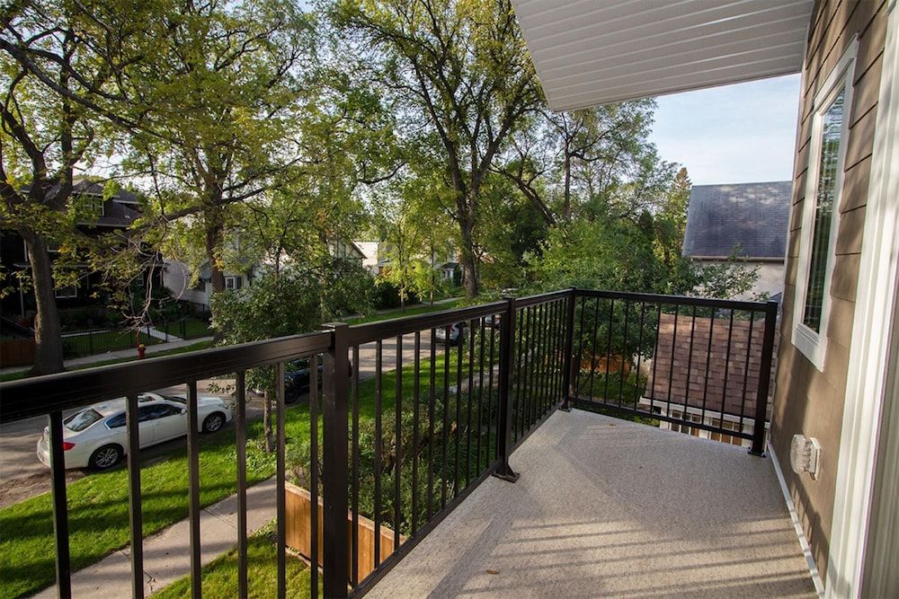 undefined Gorgeous 2-bedrooms Duplex Upper Unit 3