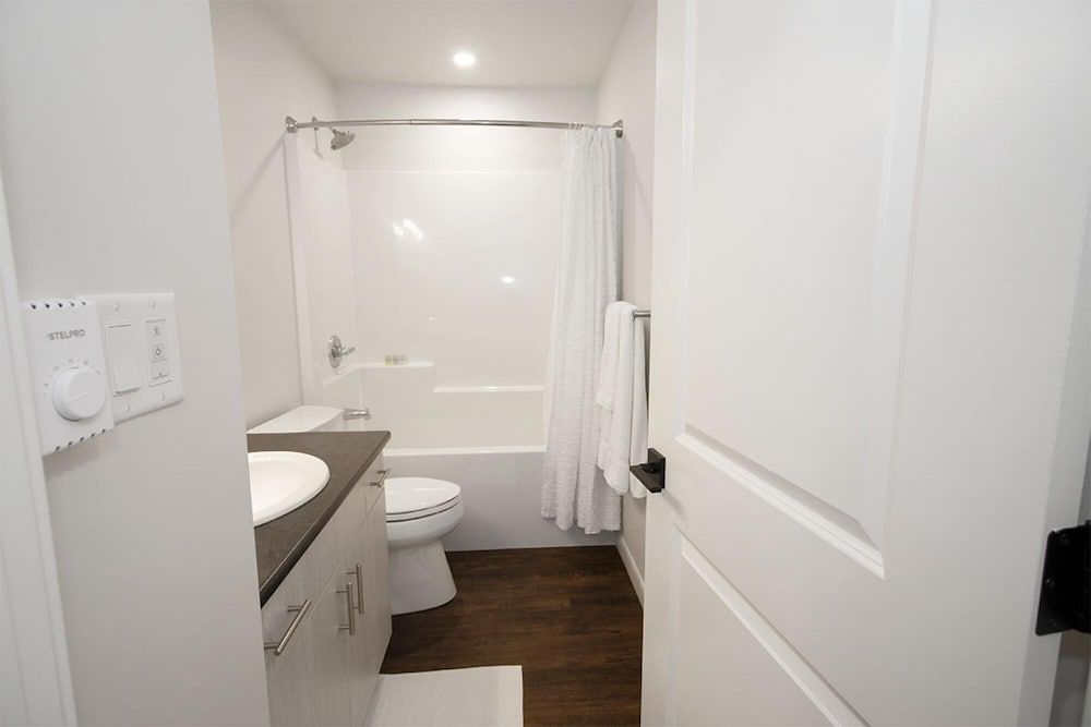 undefined Gorgeous 2-bedrooms Duplex Upper Unit 7