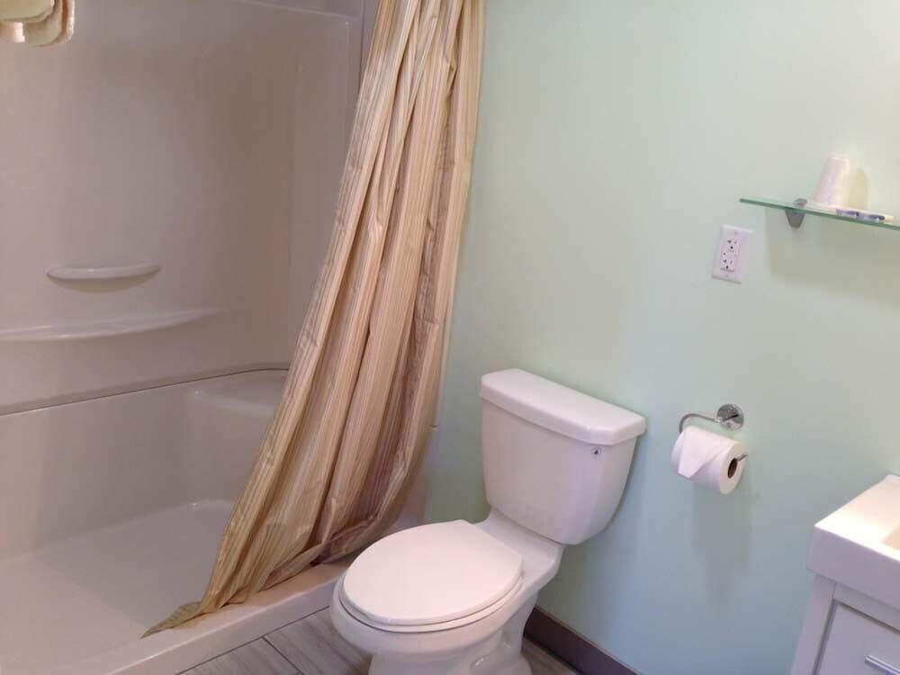 Indianpoint Motel Superior Room, 2 Queen Beds, Ocean View 5