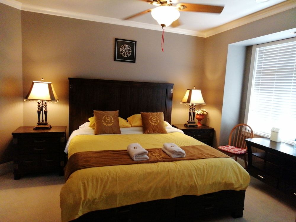 Deluxe Suite