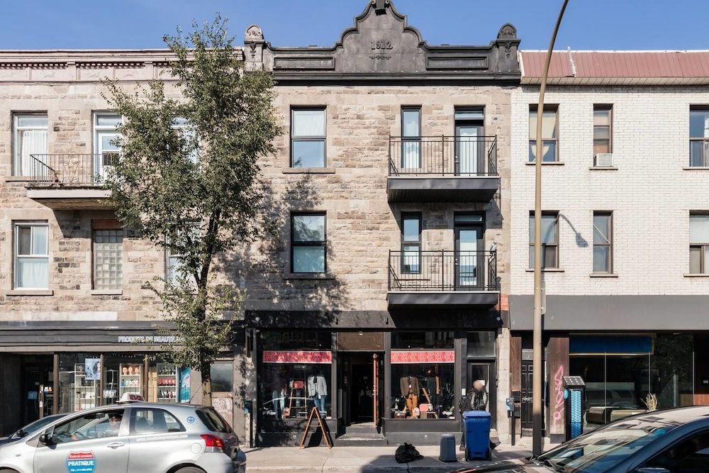 Exquisite Modern Condo in Little Italy