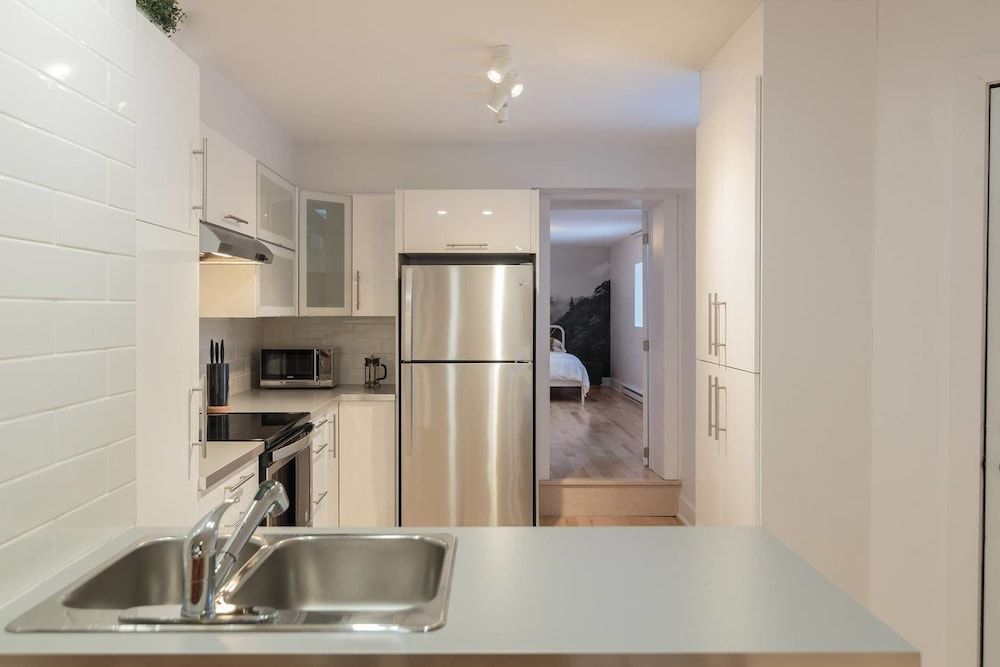 undefined 3 Br Luxury & Spacious Apartment in Little Italy 9