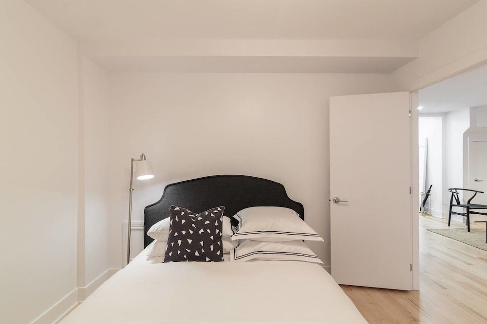 undefined 3 Br Luxury & Spacious Apartment in Little Italy 6