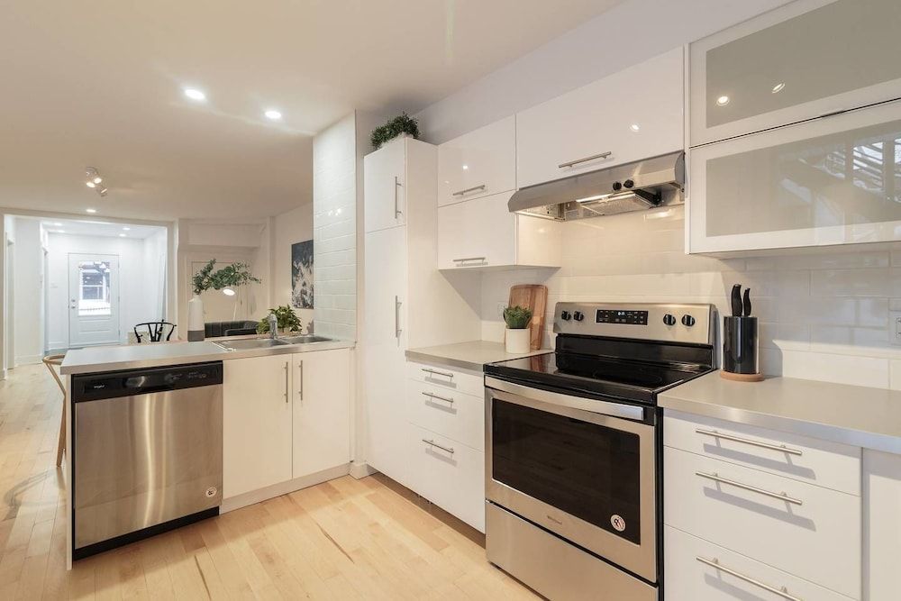 undefined 3 Br Luxury & Spacious Apartment in Little Italy 8