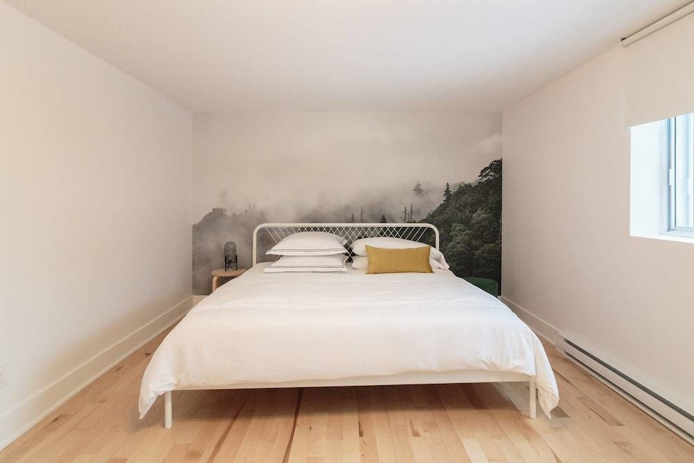 undefined 3 Br Luxury & Spacious Apartment in Little Italy 2