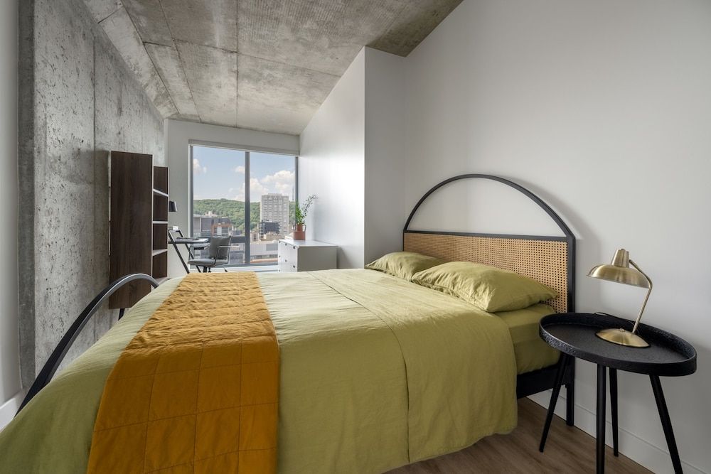 undefined Elegant Studios and Apartments Montreal 4