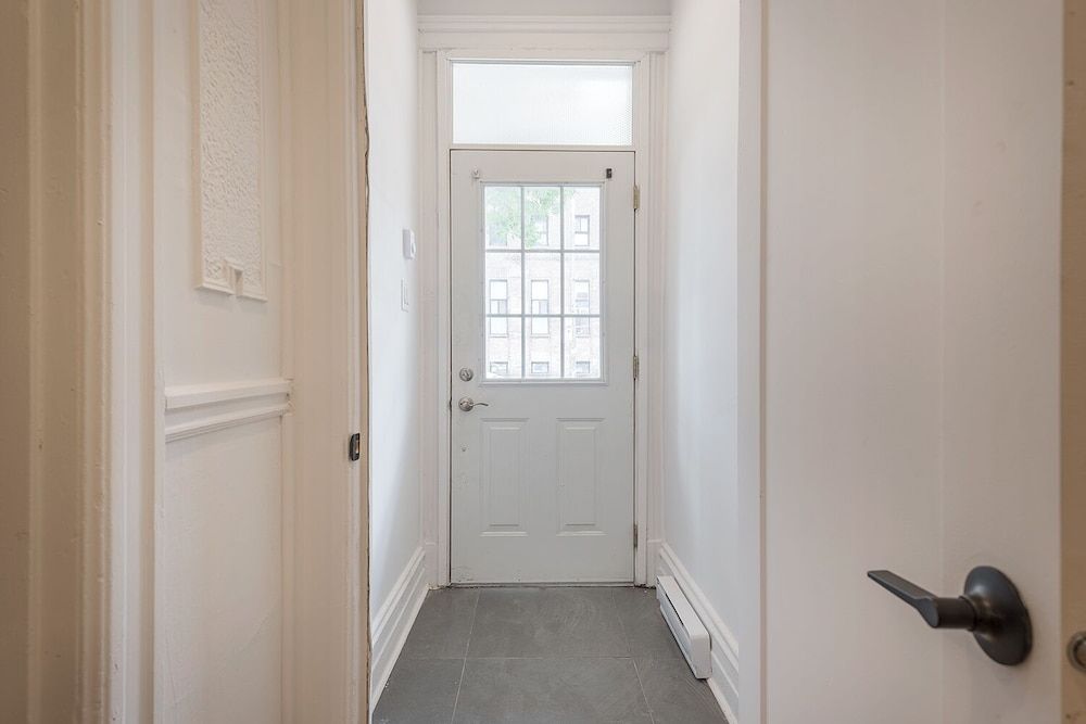 undefined Beautiful Private Bedroom in Mile-End 2