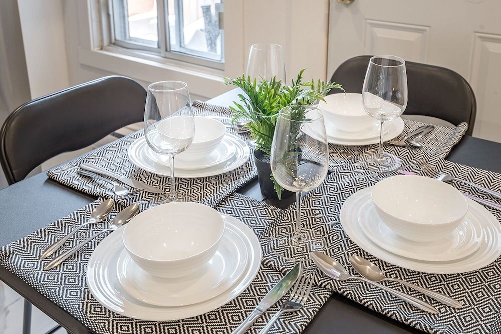 undefined Beautiful Private Bedroom in Mile-End 4