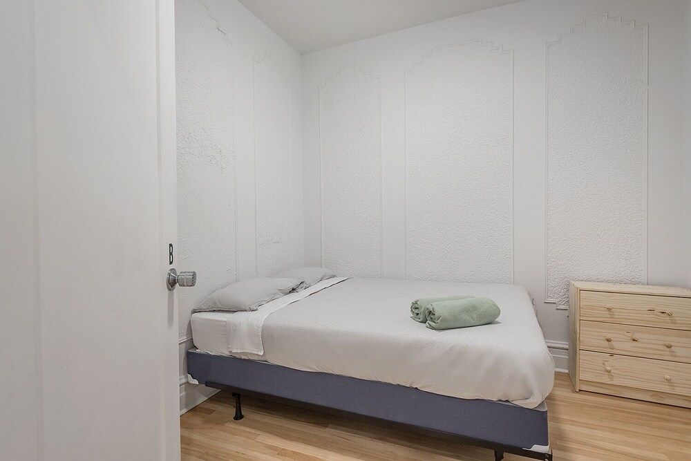 undefined Beautiful Private Bedroom in Mile-End