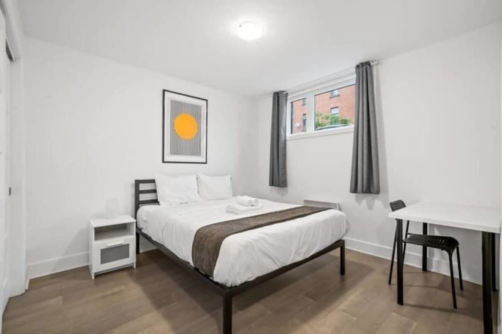 undefined Downtown Metro Frontenac 2 BR new Apartment max 6p 10