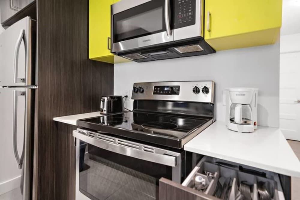 undefined Downtown Metro Frontenac 2 BR new Apartment max 6p 4