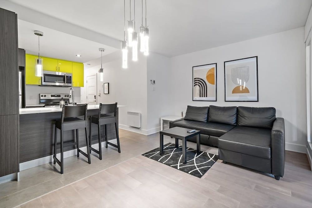 undefined Downtown Metro Frontenac 2 BR new Apartment max 6p 2