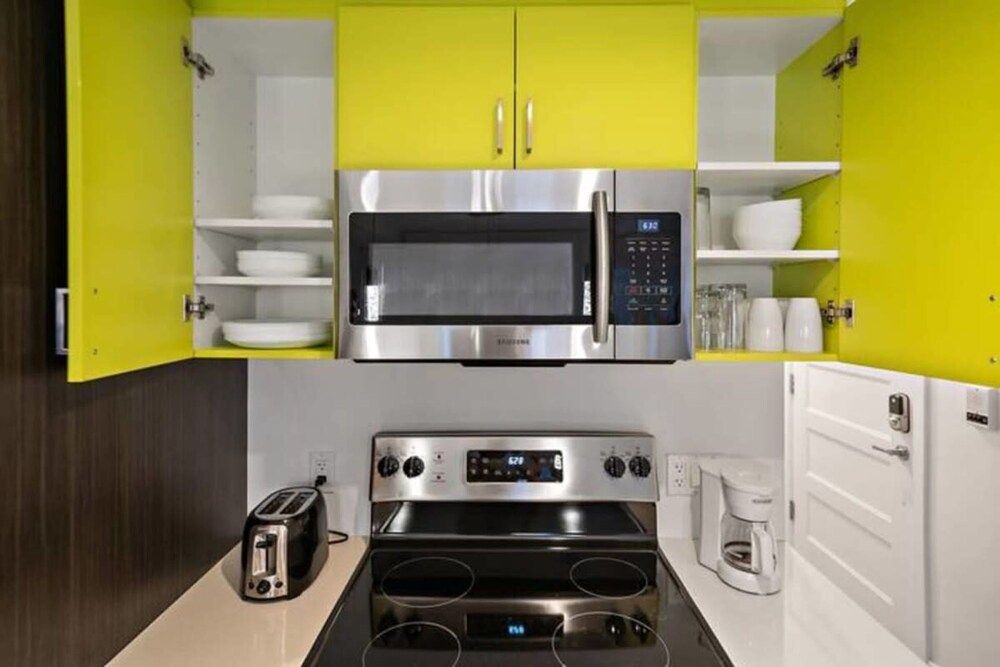 undefined Downtown Metro Frontenac 2 BR new Apartment max 6p 3