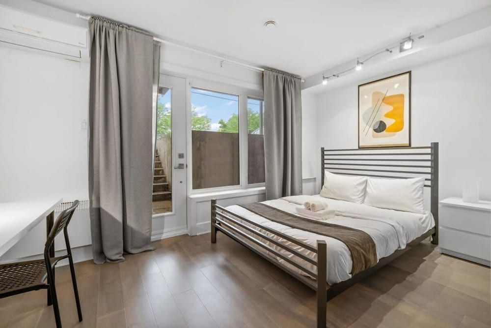 undefined Downtown Metro Frontenac 2 BR new Apartment max 6p 8