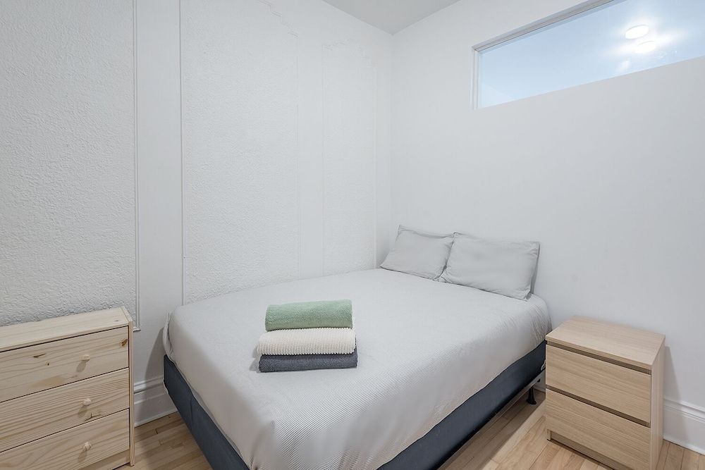 undefined 5221 St Urbain 3