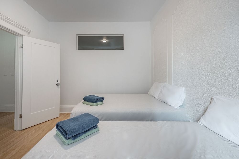 undefined 5221 St Urbain 7