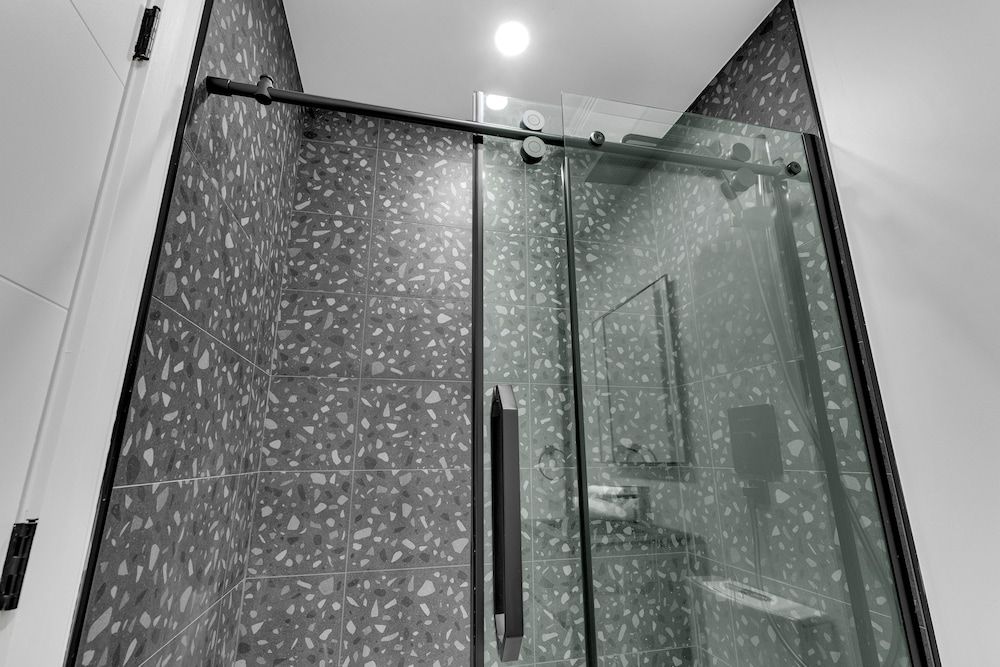 undefined Deluxe Suites Downtown Montreal 9