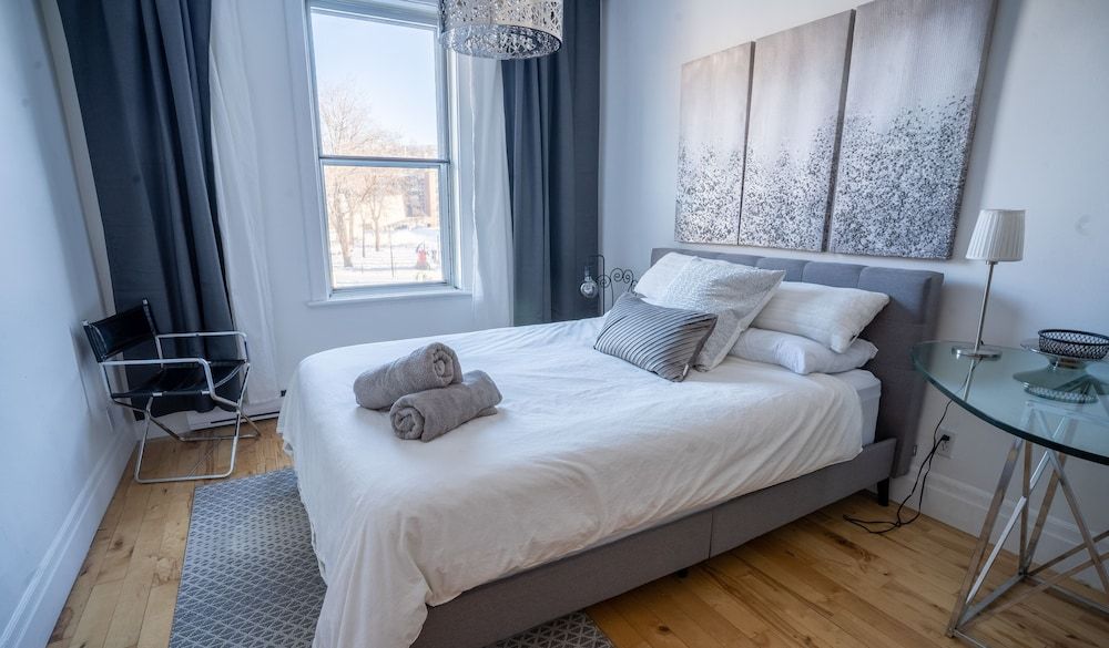 undefined SUPERB 1 Bed Apt. Steps Away From Metro 6