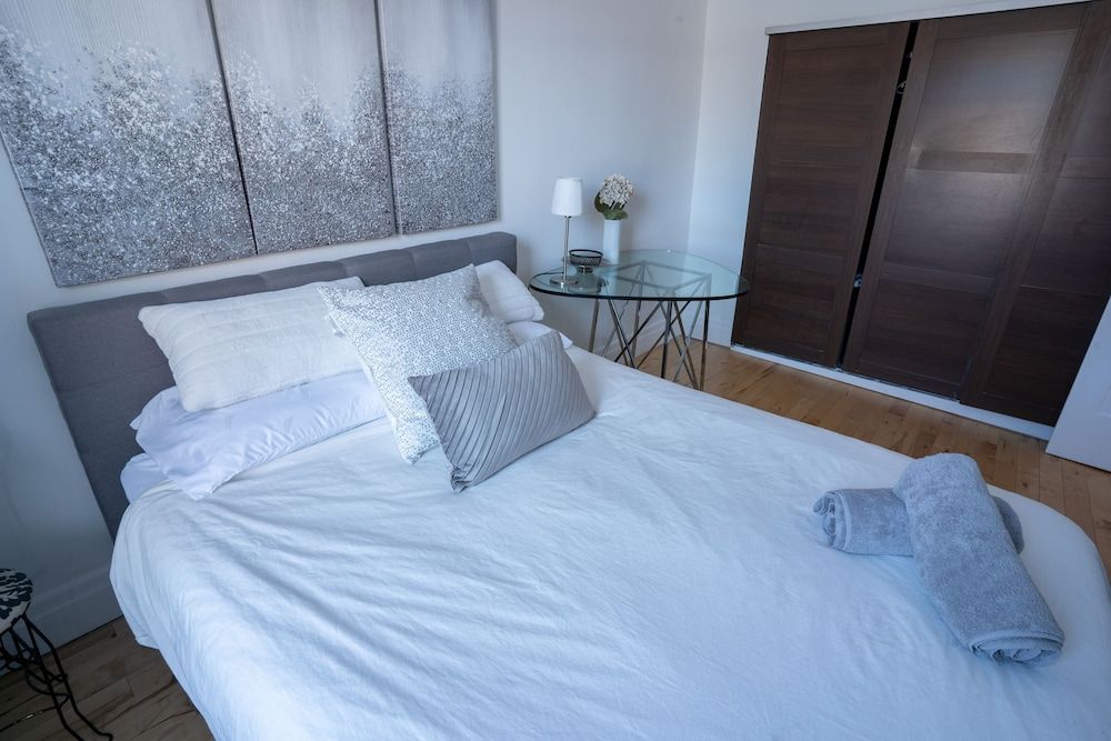 undefined SUPERB 1 Bed Apt. Steps Away From Metro