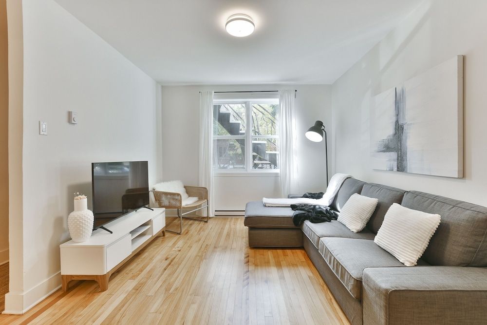 undefined Lovely 1BR - 5mins from Laurier Metro