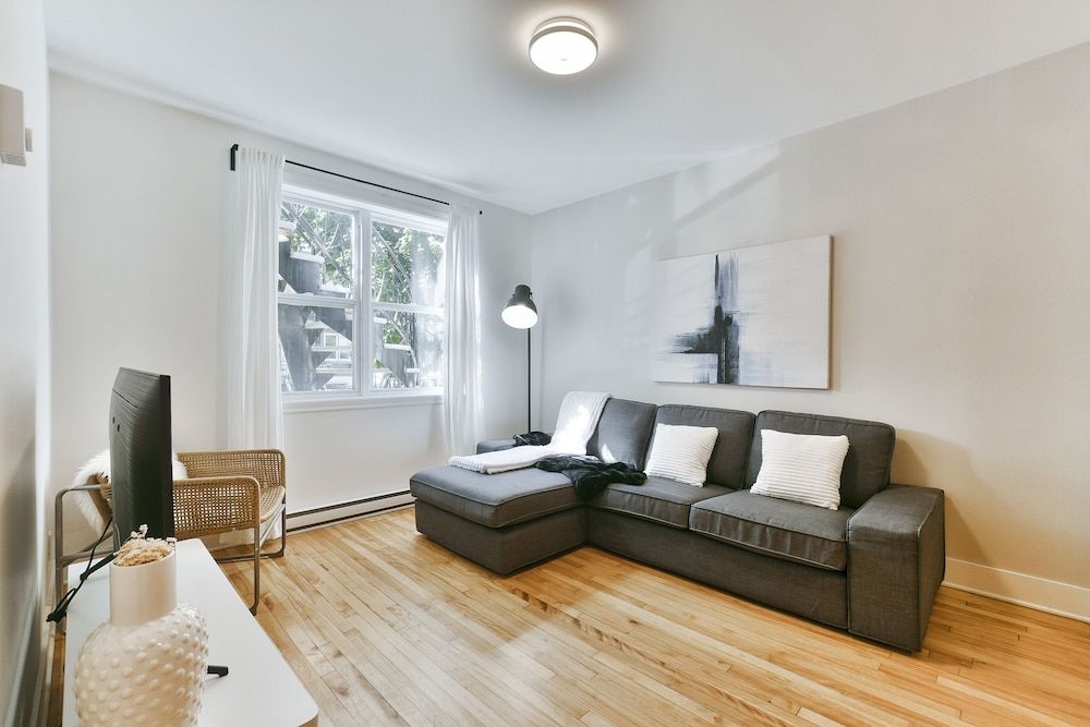 undefined Lovely 1BR - 5mins from Laurier Metro 10