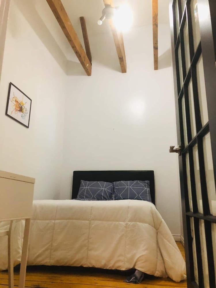 undefined LE 402 - Hostel