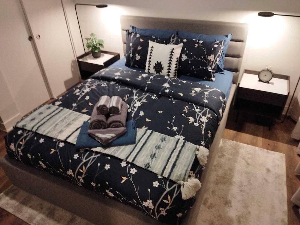 undefined Corporate  Business stays in MTL DT