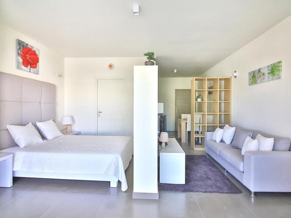 By Highest Hotel Rigand