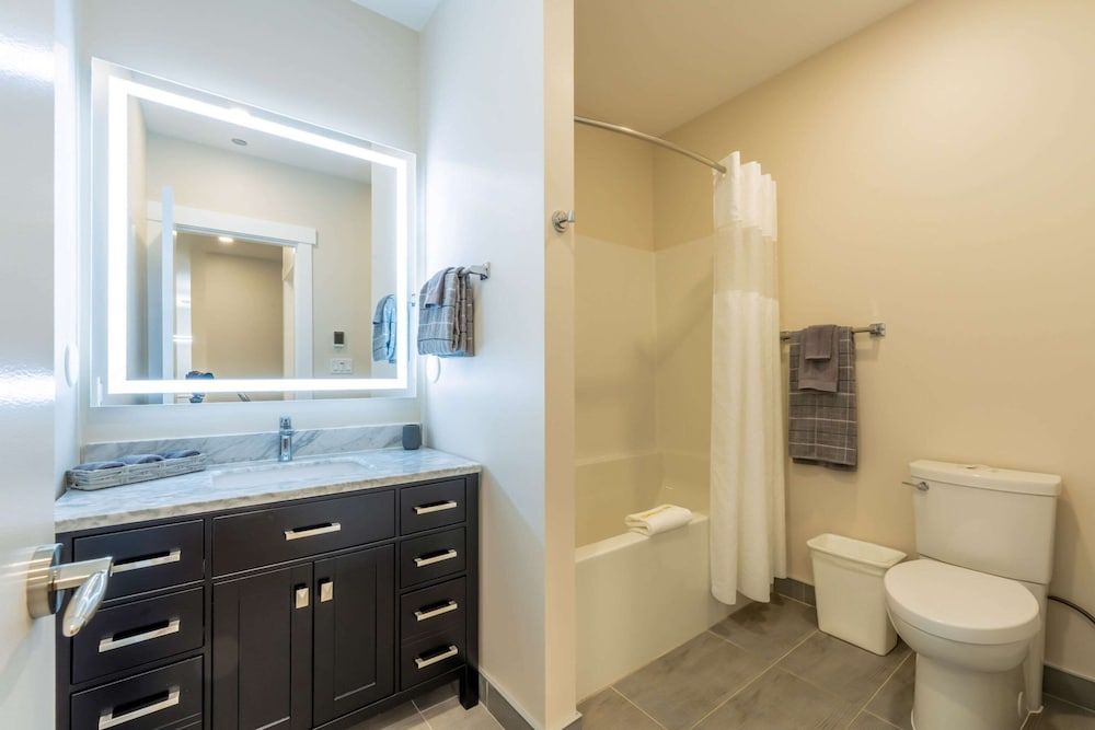 Quality Inn Sunshine Suites Suite, Multiple Beds, Non Smoking (Efficiency) 4