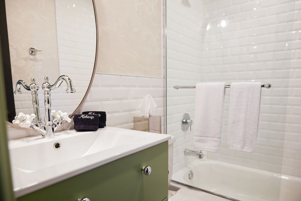 The Dorchester Hotel Classic Studio, 1 King Bed 5