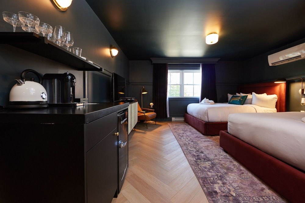 The Dorchester Hotel Classic Room, 2 Queen Beds 4