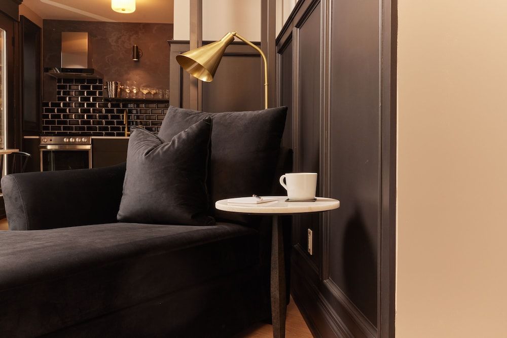 The Dorchester Hotel Grand Room, 1 King Bed, Balcony, City View 5