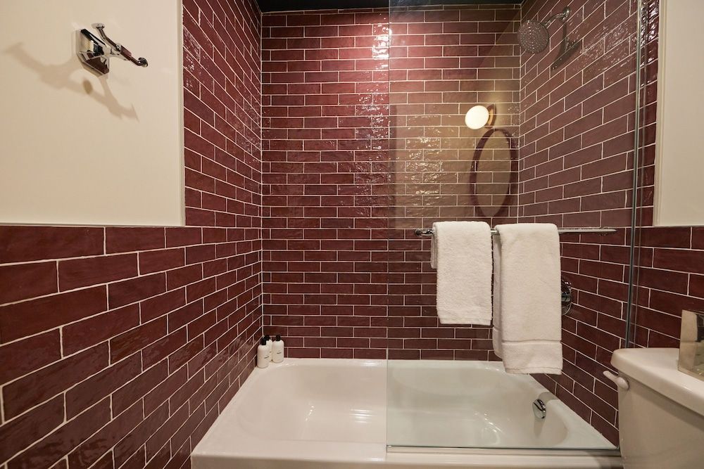 The Dorchester Hotel Classic Room, 2 Queen Beds 2