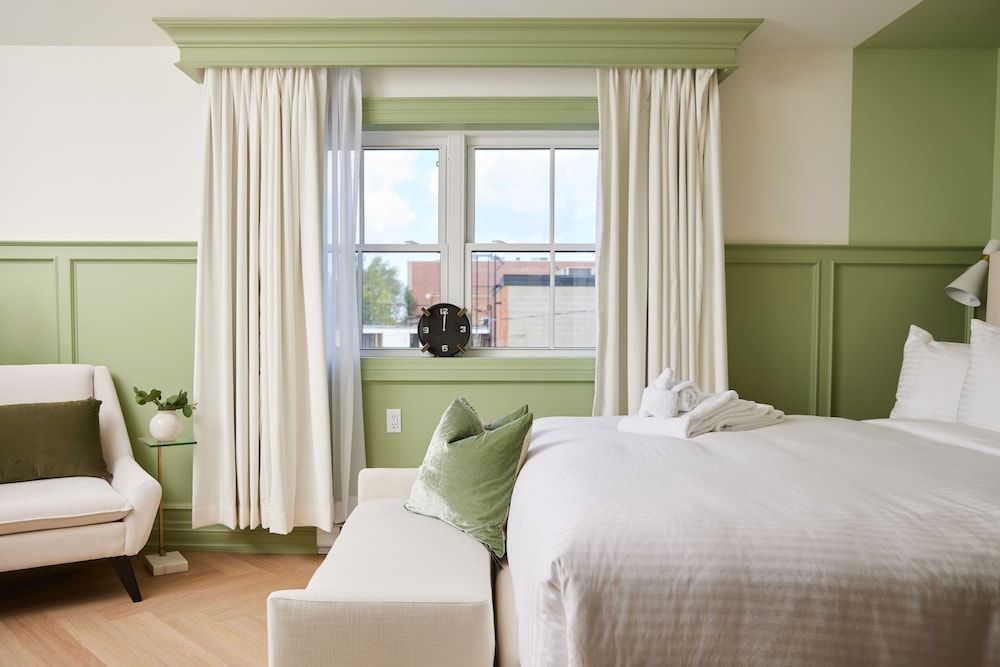 The Dorchester Hotel Classic Studio, 1 King Bed 2