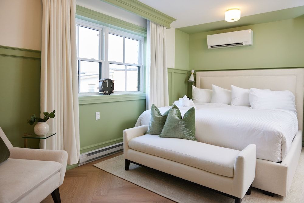 The Dorchester Hotel Classic Studio, 1 King Bed