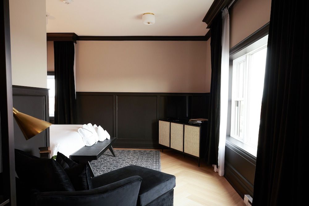 The Dorchester Hotel Grand Room, 1 King Bed, Balcony, City View 3